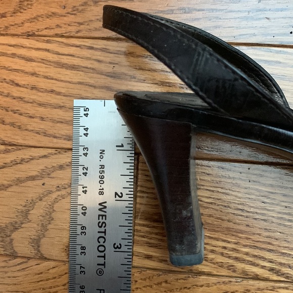 LIZ CLAIBORNE- brown leather upper slingback dress shoes 3” heels - Picture 5 of 12